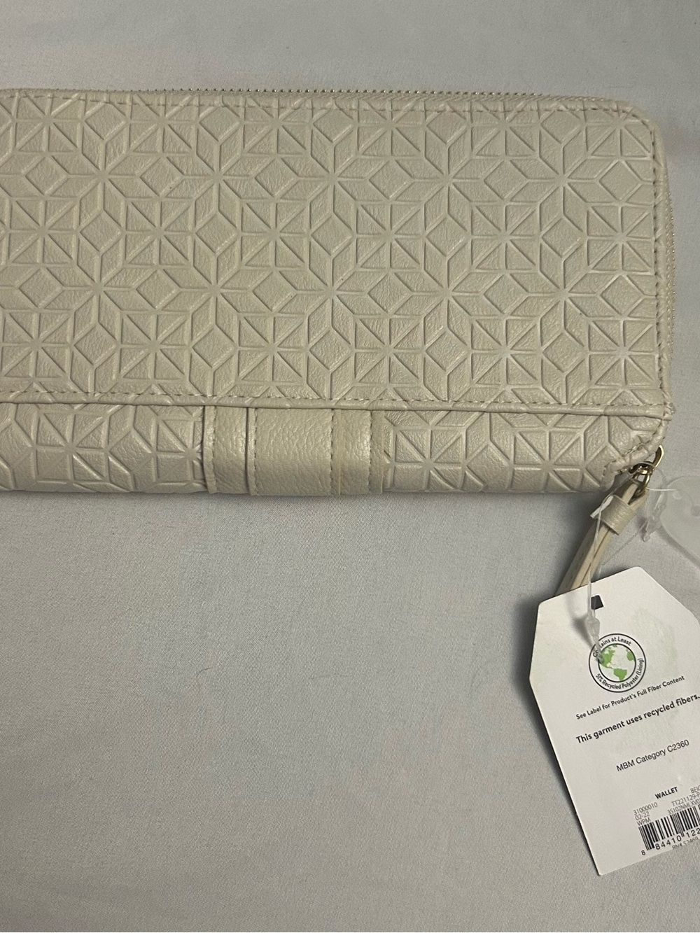 Time and Tru Ivory Textured Wallet NWT - Picture 2 of 5